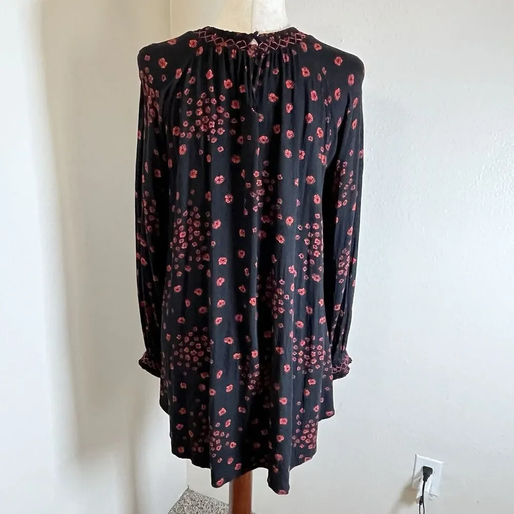 FREE PEOPLE Black Boho Tunic w Smocked Detail and Red Floral Pattern Sz M